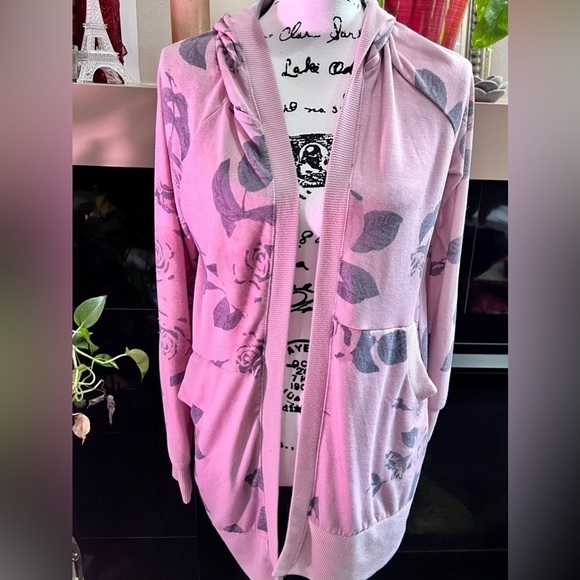 Urbanology Rose Sweater - Picture 1 of 6
